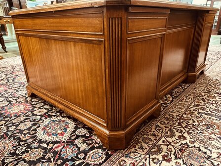Klassiek-Amerikaans-Bureau-met-Achterschot