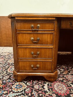 Klassiek-Amerikaans-Bureau-met-Achterschot