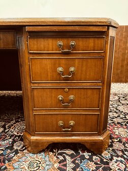 Klassiek-Amerikaans-Bureau-met-Achterschot