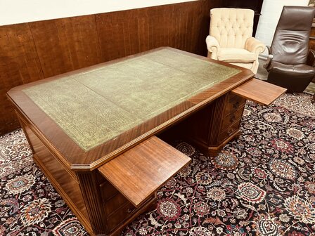 Klassiek-Amerikaans-Bureau-met-Achterschot