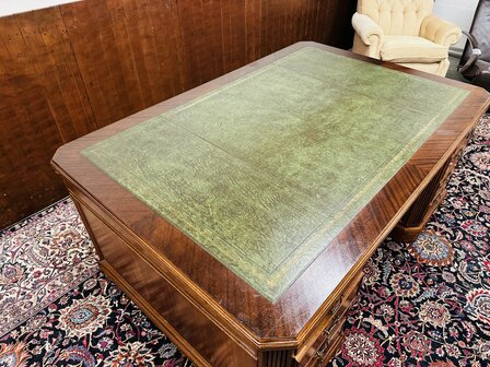 Klassiek-Amerikaans-Bureau-met-Achterschot