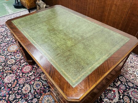 Klassiek-Amerikaans-Bureau-met-Achterschot