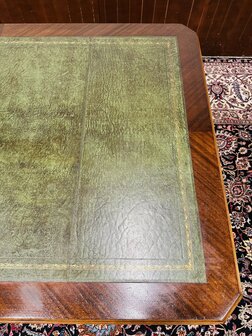 Klassiek-Amerikaans-Bureau-met-Achterschot