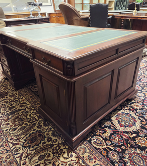 Antiek-Engels-Chesterfield-bureau-partnerdesk-met-lederen-inleg-6