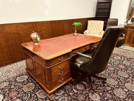 Antiek-Engels-Bureau-Partnerdesk