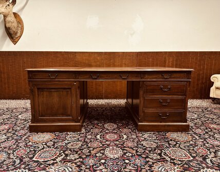Groot-Engels-Eichholtz-Bureau-Partnerdesk