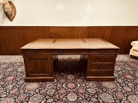 Groot-Engels-Eichholtz-Bureau-Partnerdesk