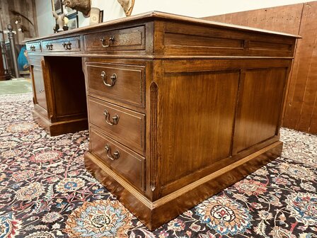 Groot-Engels-Eichholtz-Bureau-Partnerdesk