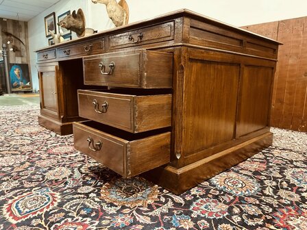 Groot-Engels-Eichholtz-Bureau-Partnerdesk