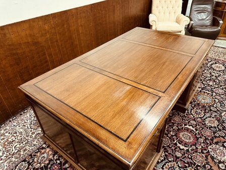 Groot-Engels-Eichholtz-Bureau-Partnerdesk
