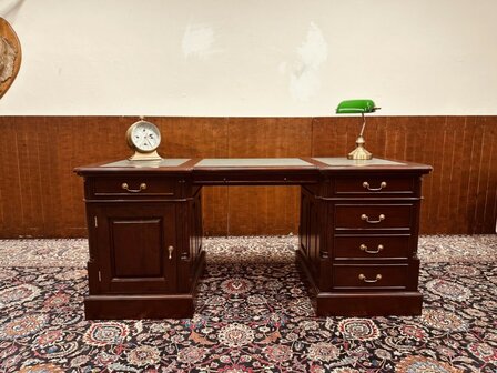 Klassiek-Engels-Bureau-met-Lederen-Inleg
