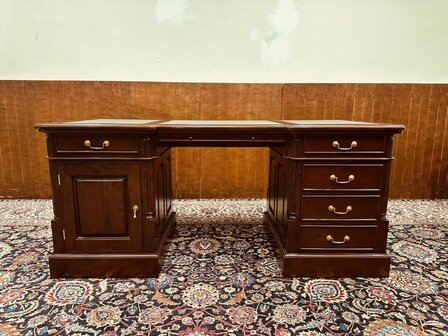 Klassiek-Engels-Bureau-met-Lederen-Inleg