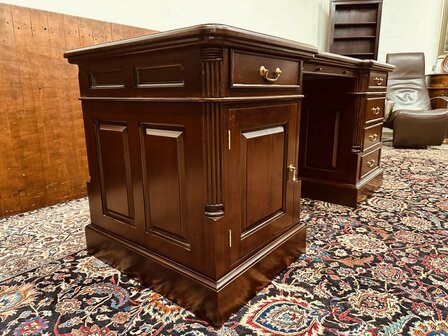 Klassiek-Engels-Bureau-met-Lederen-Inleg