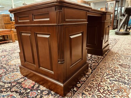 Klassiek-Engels-Bureau-met-Lederen-Inleg