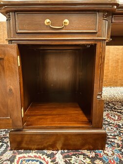 Klassiek-Engels-Bureau-met-Lederen-Inleg