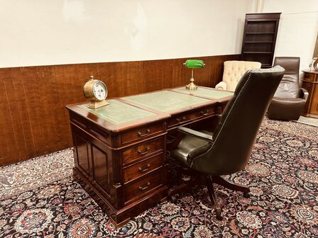 Klassiek-Engels-Chesterfield-Bureau-Partnerdesk