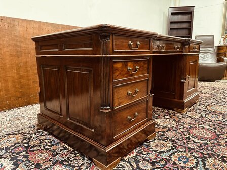 Klassiek-Engels-Chesterfield-Bureau-Partnerdesk