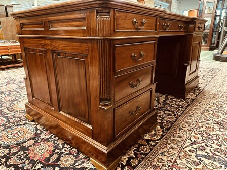 Klassiek-Engels-Chesterfield-Bureau-Partnerdesk