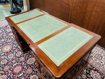 Klassiek-Engels-Chesterfield-Bureau-Partnerdesk
