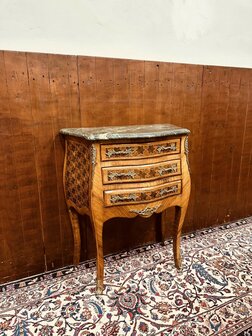 Klassieke-Franse-Barok-Sidetable-met-Natuurstenen-Blad