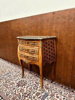 Klassieke-Franse-Barok-Sidetable-met-Natuurstenen-Blad