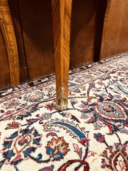 Klassieke-Franse-Barok-Sidetable-met-Natuurstenen-Blad