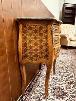 Klassieke-Franse-Barok-Sidetable-met-Natuurstenen-Blad