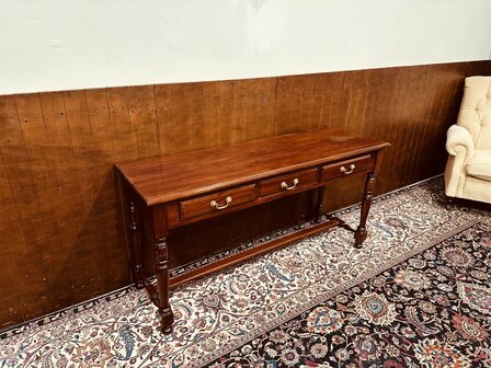 Klassiek-Engelse-Sidetable-Bureau