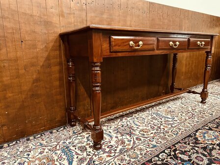 Klassiek-Engelse-Sidetable-Bureau