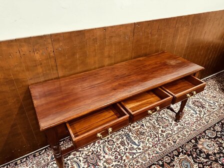 Klassiek-Engelse-Sidetable-Bureau