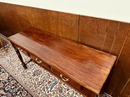 Klassiek-Engelse-Sidetable-Bureau