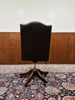 Bruine-Engelse-Chesterfield-Bureaustoel