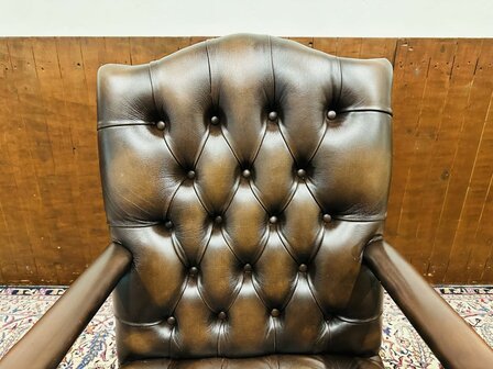 Bruine-Engelse-Chesterfield-Bureaustoel
