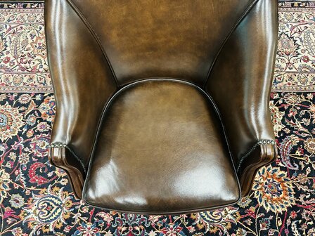 Bruine-Chesterfield-Tub-Chair-Bureaustoel
