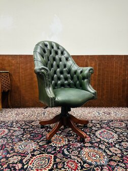Klassiek-Engels-Chesterfield-Bureaustoel-Director-Chair-Groen-Leder