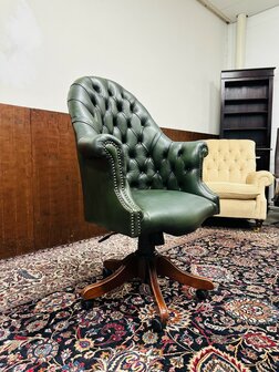 Klassiek-Engels-Chesterfield-Bureaustoel-Director-Chair-Groen-Leder