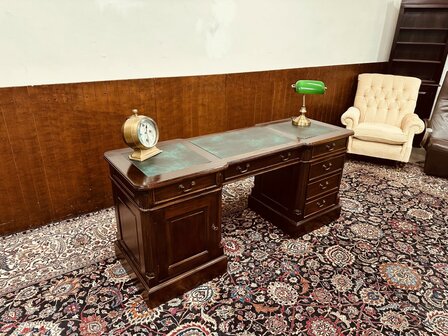 Ondiep-Smal-Klassiek-Engels-Antiek-Chesterfield-Bureau-Desk-met-Groene-Lederen-Inleg