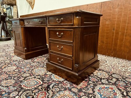 Ondiep-Smal-Klassiek-Engels-Antiek-Chesterfield-Bureau-Desk-met-Groene-Lederen-Inleg