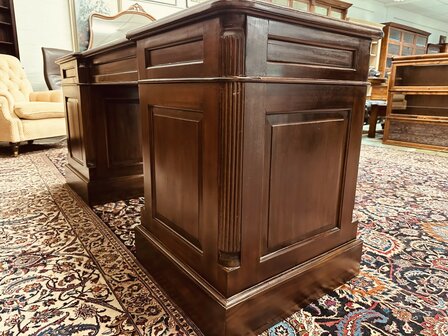 Ondiep-Smal-Klassiek-Engels-Antiek-Chesterfield-Bureau-Desk-met-Groene-Lederen-Inleg