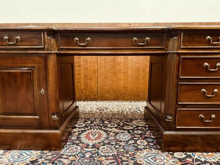 Ondiep-Smal-Klassiek-Engels-Antiek-Chesterfield-Bureau-Desk-met-Groene-Lederen-Inleg