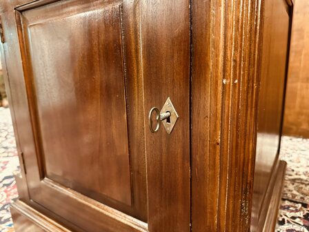 Ondiep-Smal-Klassiek-Engels-Antiek-Chesterfield-Bureau-Desk-met-Groene-Lederen-Inleg