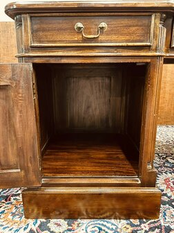 Ondiep-Smal-Klassiek-Engels-Antiek-Chesterfield-Bureau-Desk-met-Groene-Lederen-Inleg