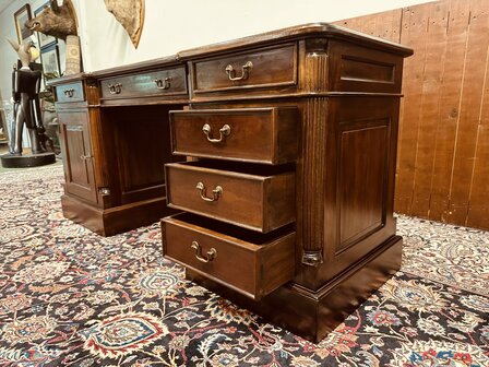 Ondiep-Smal-Klassiek-Engels-Antiek-Chesterfield-Bureau-Desk-met-Groene-Lederen-Inleg
