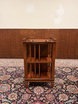 Antieke-klassieke-engelse-Oude-boekenmolen-draaibare-boekenkast-1