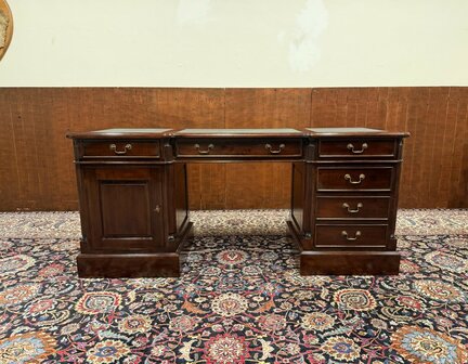 Ondiep-Klassiek-Engels-Antiek-Oud-Chesterfield-Bureau-Desk-Met-Groen-Lederen-Inleg-1