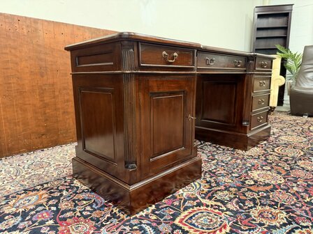 Ondiep-Klassiek-Engels-Antiek-Oud-Chesterfield-Bureau-Desk-Met-Groen-Lederen-Inleg-3