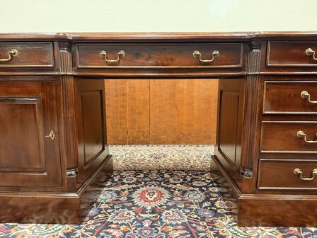 Ondiep-Klassiek-Engels-Antiek-Oud-Chesterfield-Bureau-Desk-Met-Groen-Lederen-Inleg-10