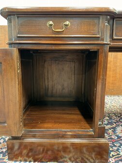 Ondiep-Klassiek-Engels-Antiek-Oud-Chesterfield-Bureau-Desk-Met-Groen-Lederen-Inleg-13