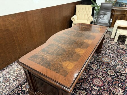 Antiek-Klassiek-Oud-Italiaans-Notenhout-Wortelhout-Bureau-met-Achterschot-13
