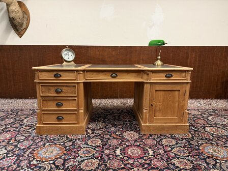 Klassiek-Engels-Antiek-Oud-Chesterfield-Teak-Bureau-Partnerdesk-Bruin-Lederen-Inleg